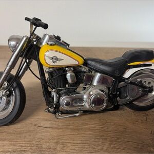 1995 Fat Boy Harley Davidson Tyco Matchbox Yellow and White 80 Cubic Inches